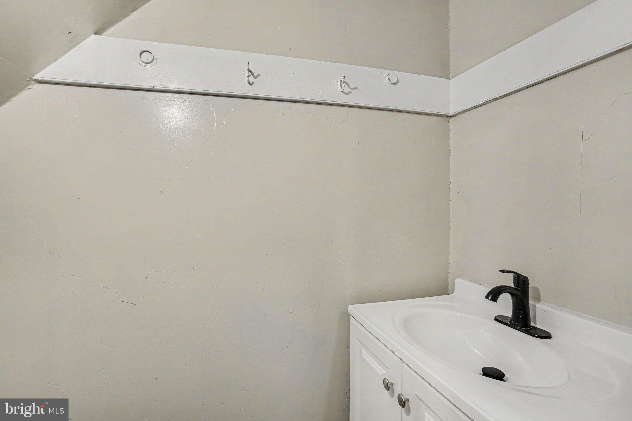928 Rose Street Reading, PA 19601 - Photo 6 of 22 1st Floor Half Bath