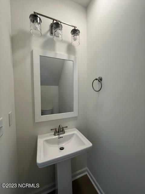 151 Freedom Park Road Beaufort, NC 28516 - Photo 4 of 31 Downstairs Half Bath