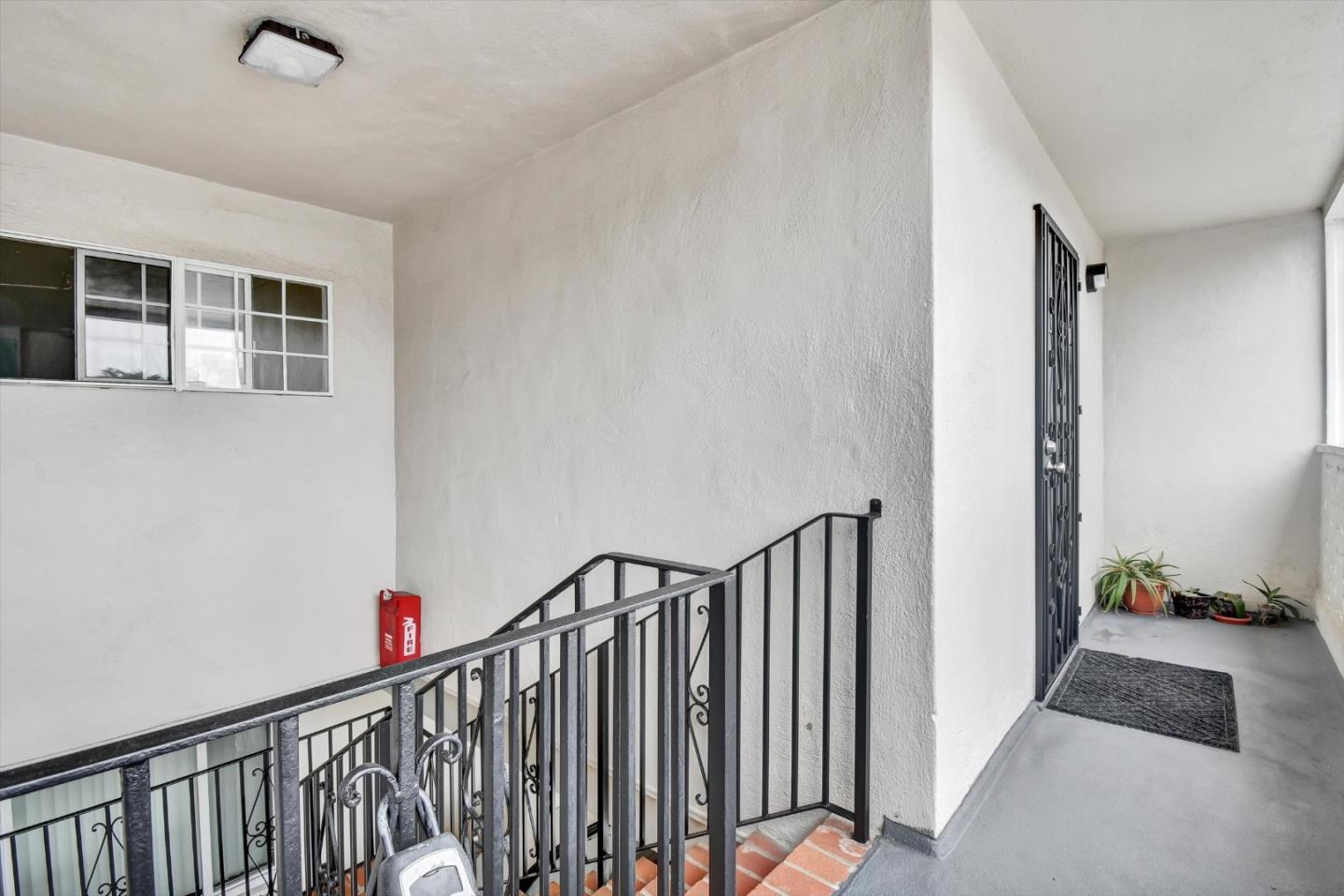 160 Clarendon Road Pacifica, CA 94044 - Photo 30 of 81