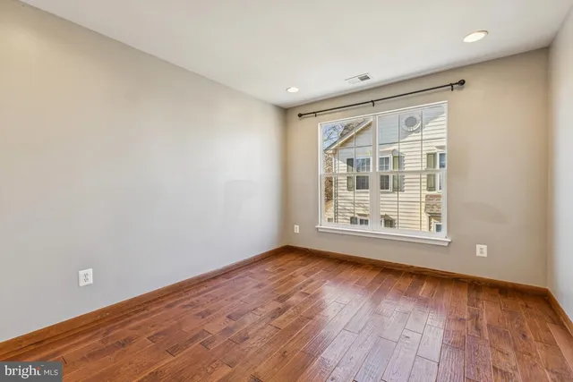 $3,800 | 43605 Dunhill Cup Square, Ashburn, VA 20147