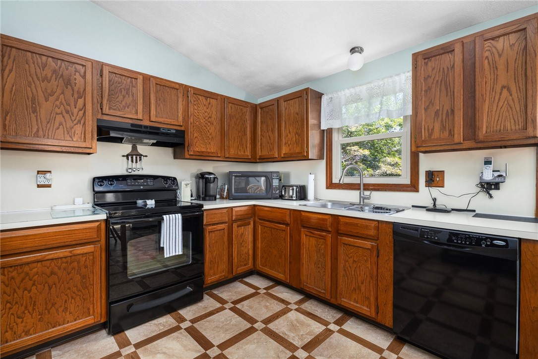 1 Simmons Road Barrington, RI 02806 - Photo 3 of 24