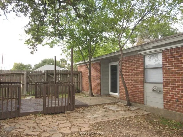 a view of a entrance gate of a house