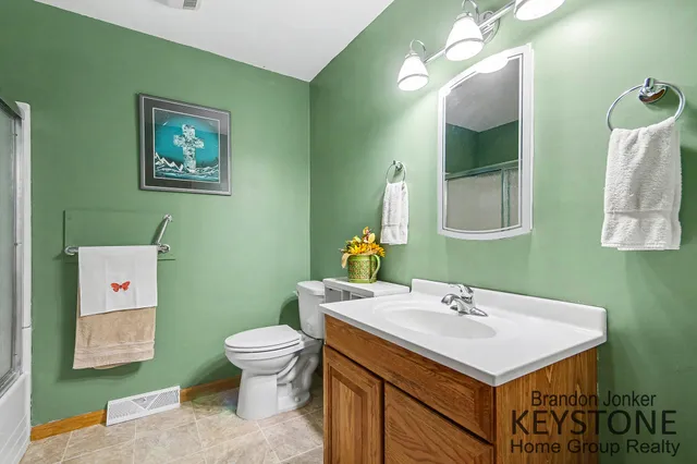 $400,000 | 7384 Rezen Drive Northeast, Rockford, MI 49341