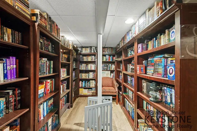 $400,000 | 7384 Rezen Drive Northeast, Rockford, MI 49341