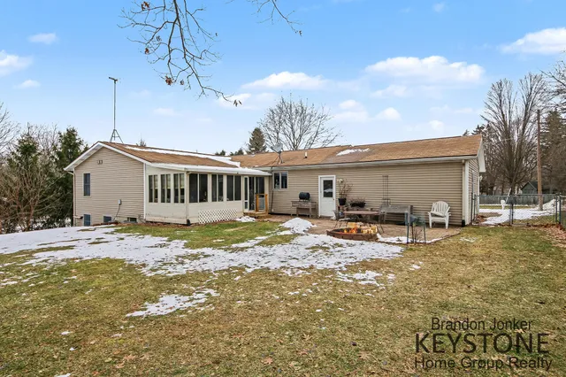 $400,000 | 7384 Rezen Drive Northeast, Rockford, MI 49341