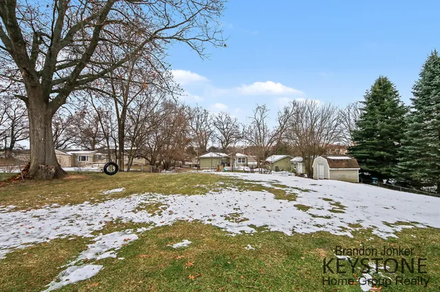 $400,000 | 7384 Rezen Drive Northeast, Rockford, MI 49341