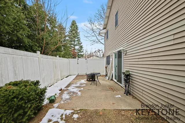 $400,000 | 7384 Rezen Drive Northeast, Rockford, MI 49341