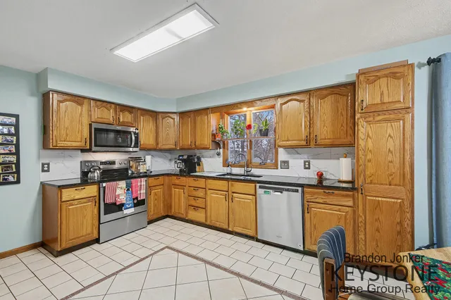 $400,000 | 7384 Rezen Drive Northeast, Rockford, MI 49341