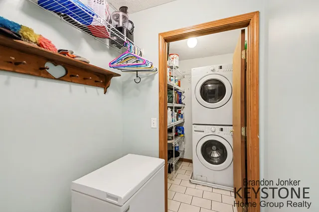 $400,000 | 7384 Rezen Drive Northeast, Rockford, MI 49341