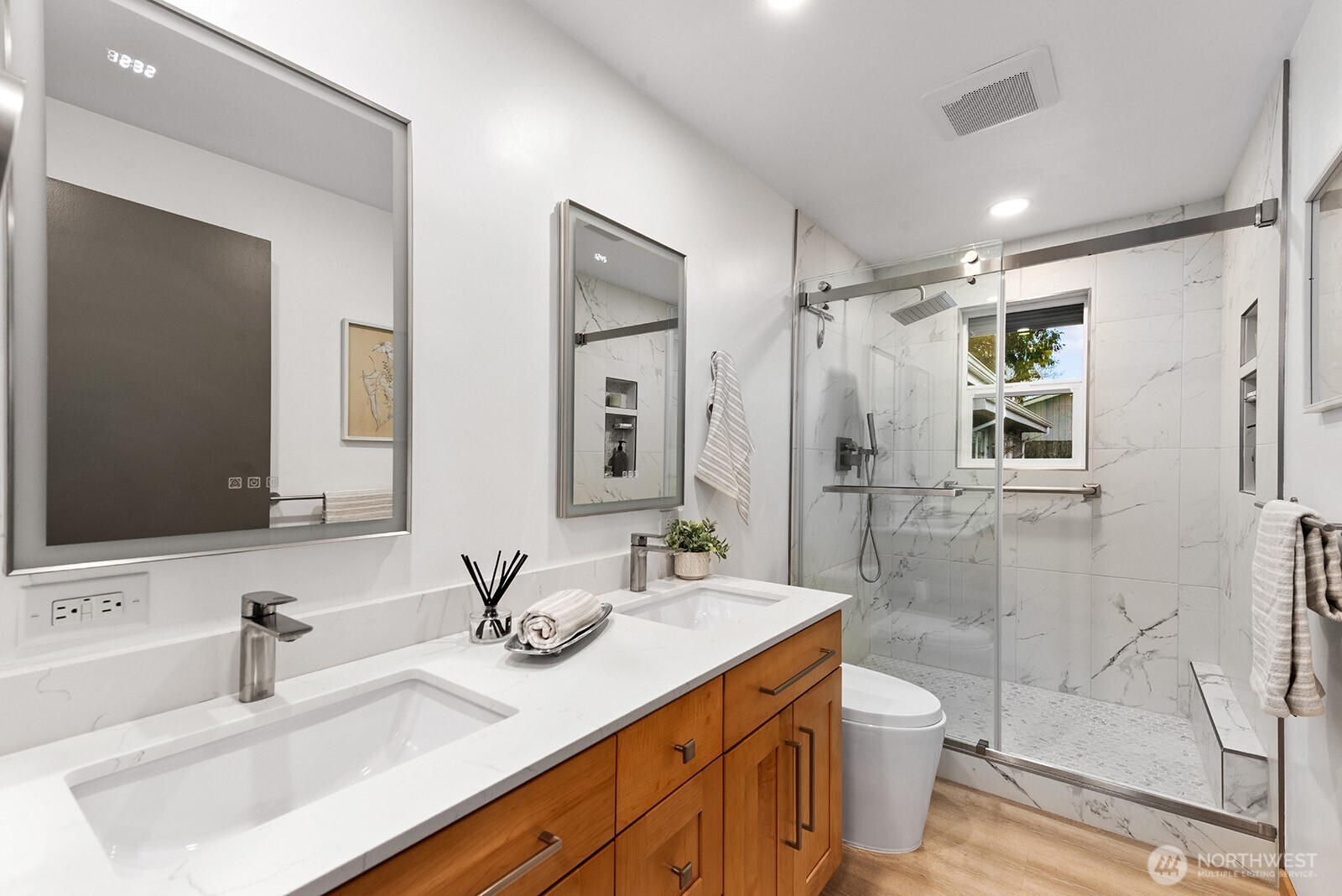 4902 Northeast 7th Place Renton, WA 98059 - Photo 18 of 27