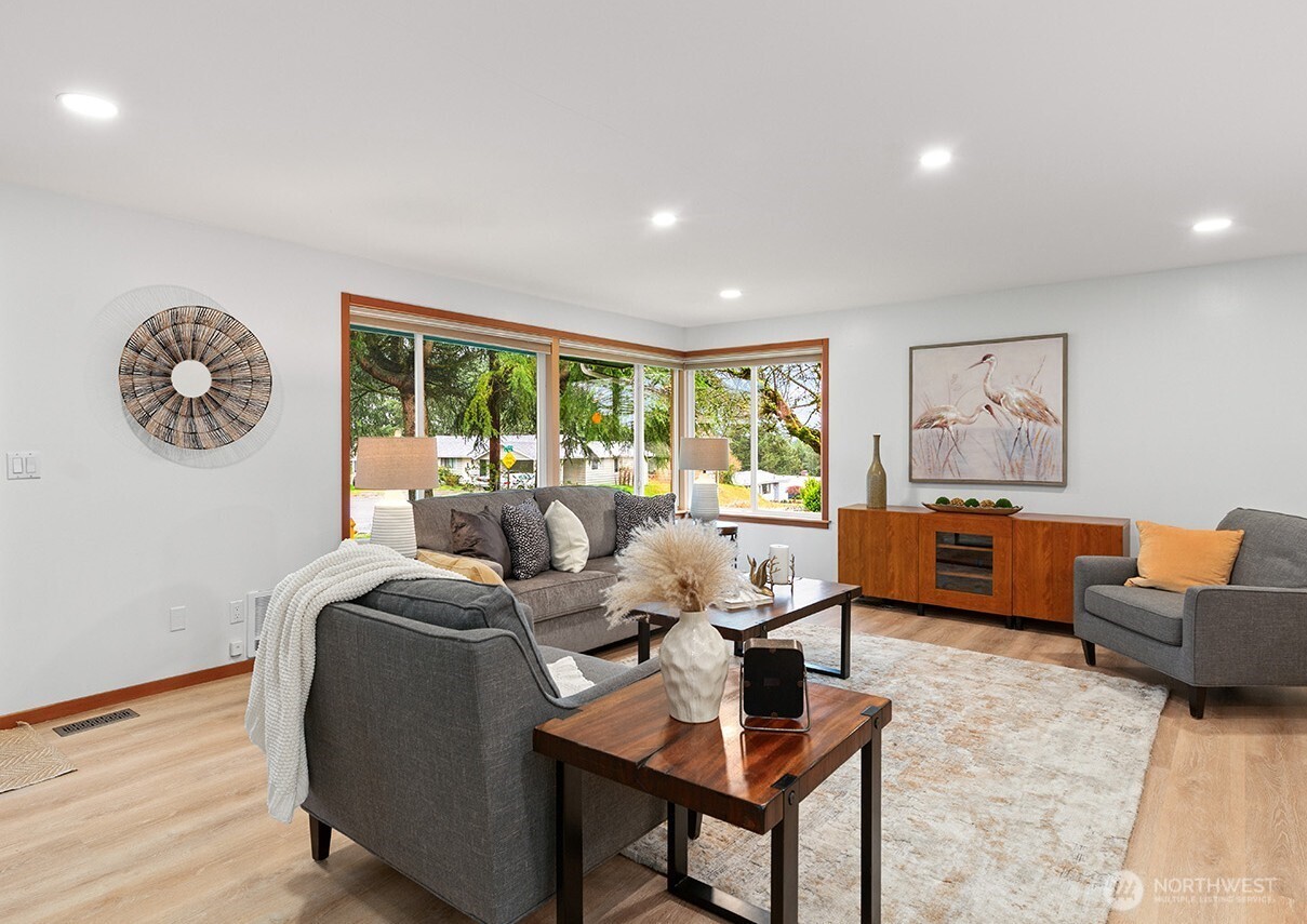 4902 Northeast 7th Place Renton, WA 98059 - Photo 5 of 27