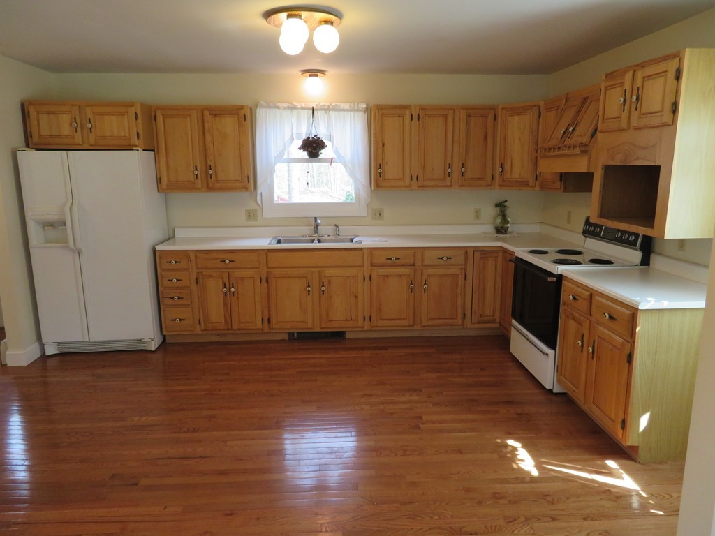 442 South Gulf Road Belchertown, MA 01007 - Photo 3 of 29 Gallery Image 3