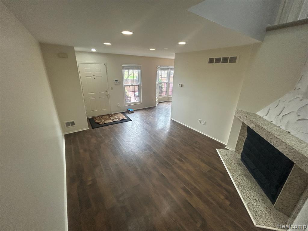 31164 Country Way Farmington Hills, MI 48331 - Photo 8 of 33