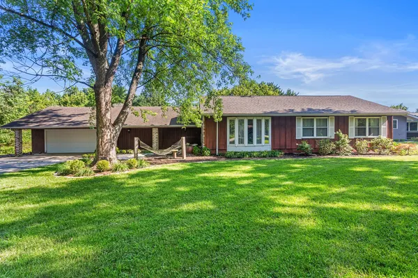 $279,000 | 2102 Fogel Road, Mahomet, IL 61853