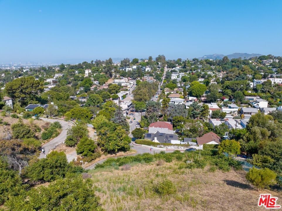 2100 Avon Street Los Angeles, CA 90026 - Photo 22 of 36 a view of a city