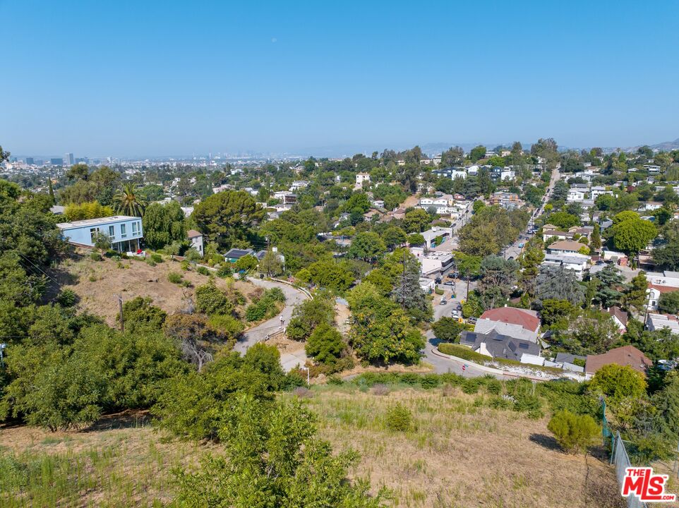 2100 Avon Street Los Angeles, CA 90026 - Photo 24 of 36 a view of a city