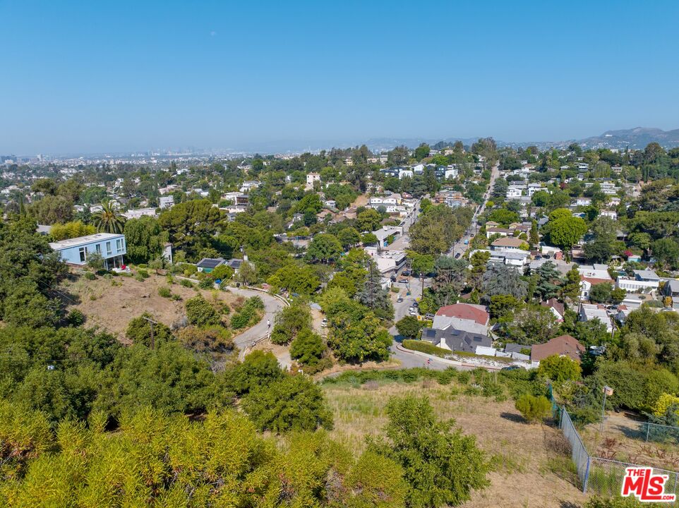 2100 Avon Street Los Angeles, CA 90026 - Photo 25 of 36 a view of a city