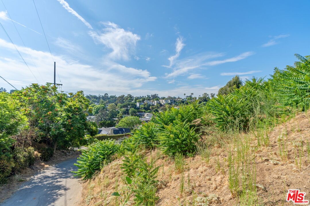 2100 Avon Street Los Angeles, CA 90026 - Photo 28 of 36