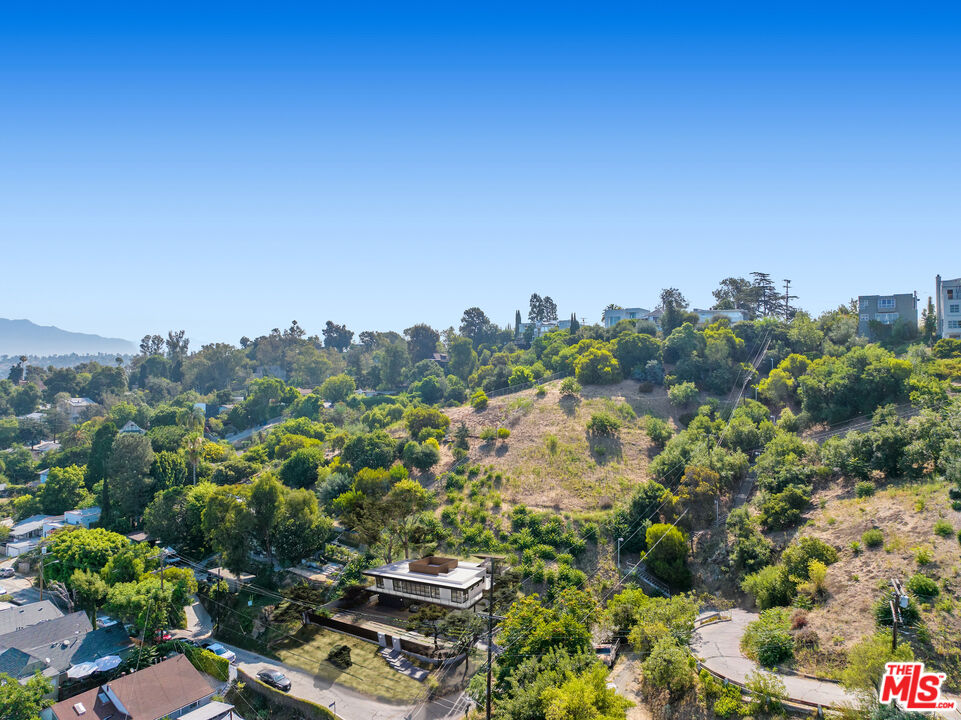 2100 Avon Street Los Angeles, CA 90026 - Photo 9 of 36 a view of a city
