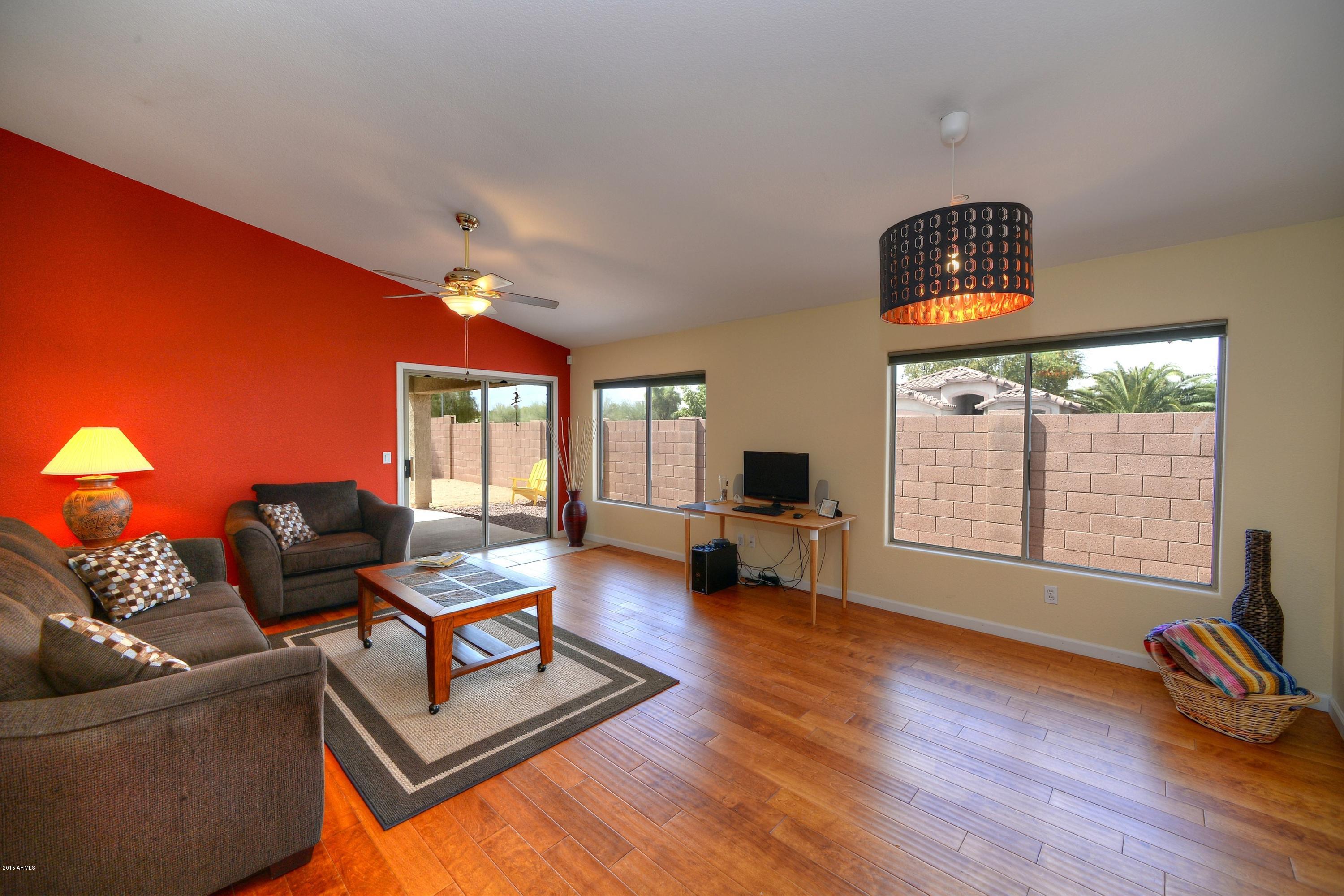 5799 West Freeway Lane Glendale, AZ 85302 - Photo 2 of 15 002_Living