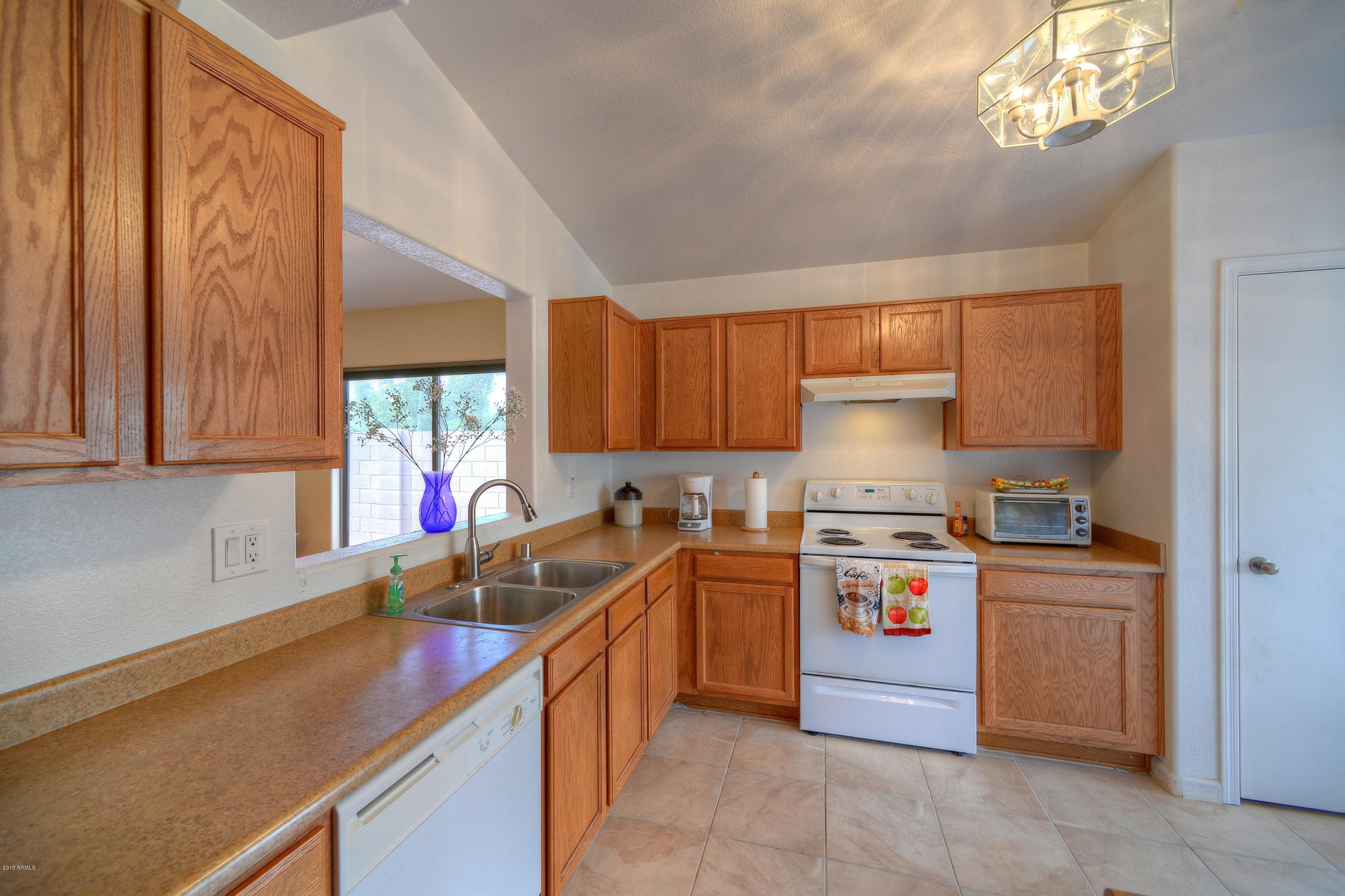 5799 West Freeway Lane Glendale, AZ 85302 - Photo 6 of 15 005_Kitchen