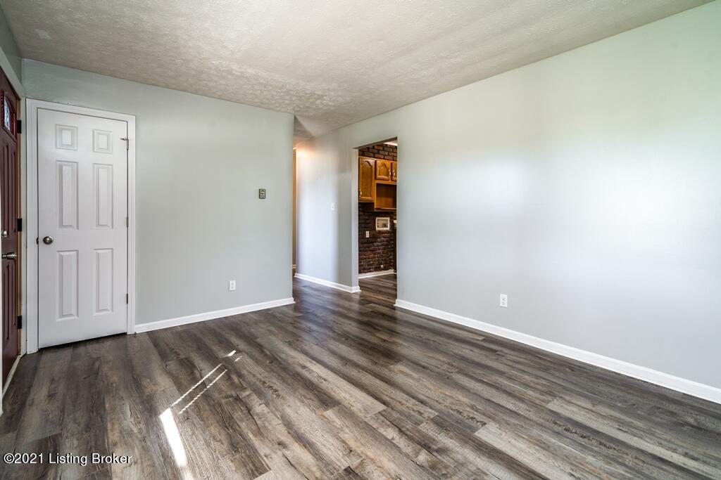 704 McCoun Road Smithfield, KY 40068 - Photo 6 of 49 Living Room 2