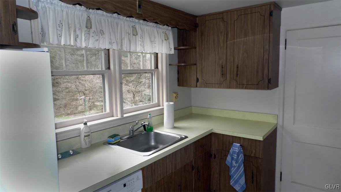 1327 Stonesthrow Road Bethlehem, PA 18015 - Photo 16 of 27 Gallery Image 16