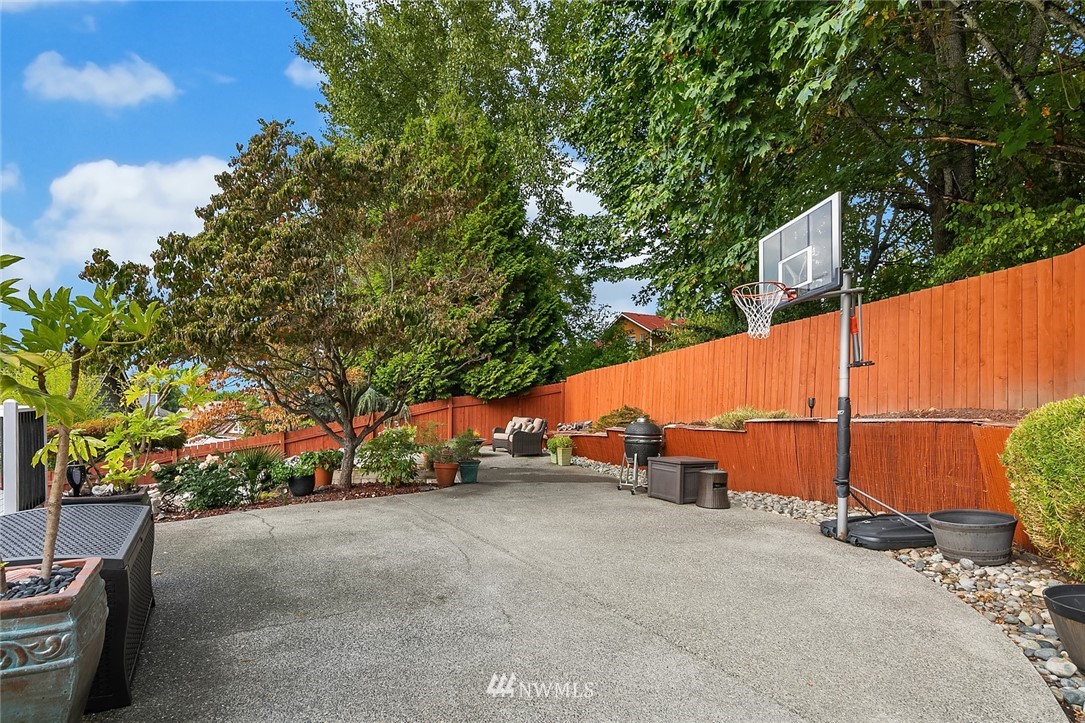 2526 Mill Avenue South Renton, WA 98055 - Photo 21 of 33 a view of outdoor space and yard