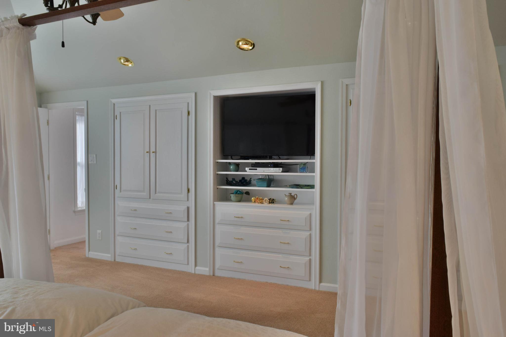 13650 Jacobs Road Mount Airy, MD 21771 - Photo 29 of 70 Master Bedroom Built-ins