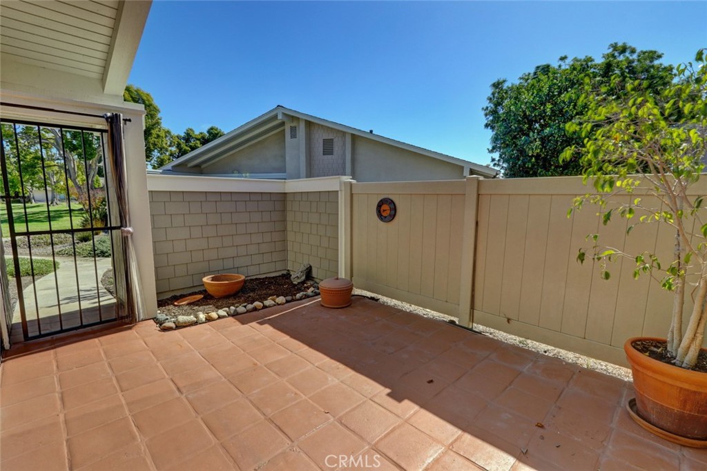 8566 Larkhall Circle, Unit 808A Huntington Beach, CA 92646 - Photo 8 of 46