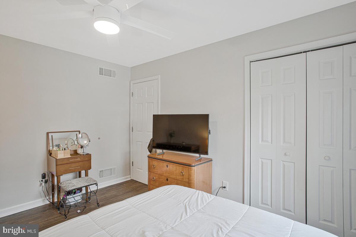 437 Kingwood Road Linthicum Heights, MD 21090 - Photo 21 of 38 a room that has a bed and a chair in it