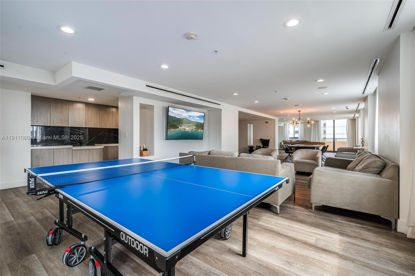 100 North Federal Highway, Unit 1413 Fort Lauderdale, FL 33301 - Photo 26 of 33 a room with furniture pool table and flat screen tv