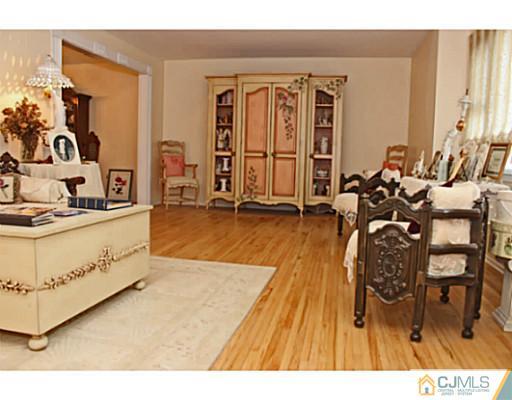 69 Overhill Road East Brunswick, NJ 08816 - Photo 2 of 25 Gallery Image 2