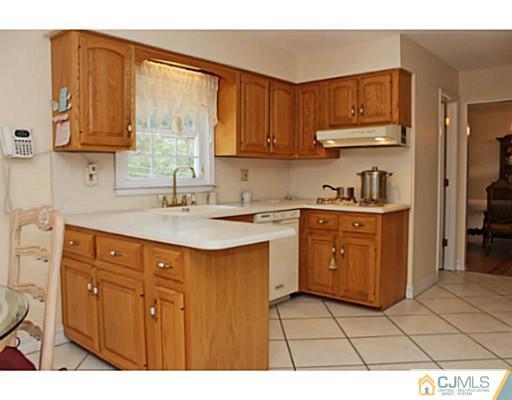 69 Overhill Road East Brunswick, NJ 08816 - Photo 15 of 25 Gallery Image 15