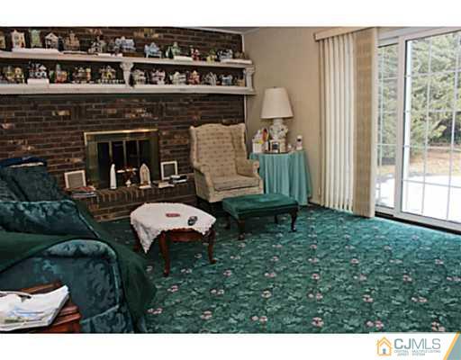 69 Overhill Road East Brunswick, NJ 08816 - Photo 17 of 25 Gallery Image 17