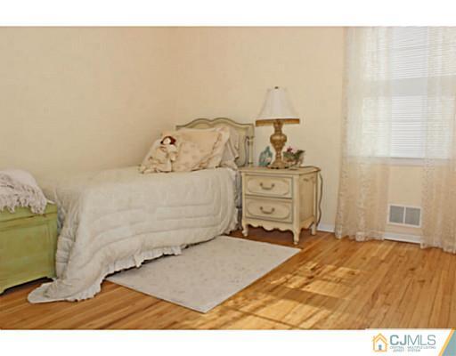 69 Overhill Road East Brunswick, NJ 08816 - Photo 21 of 25 Gallery Image 21