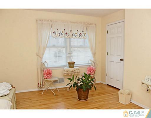 69 Overhill Road East Brunswick, NJ 08816 - Photo 22 of 25 Gallery Image 22