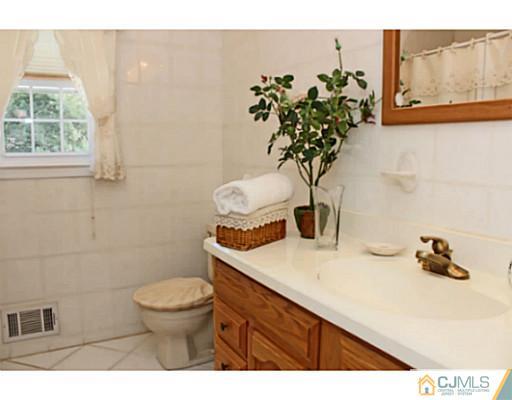 69 Overhill Road East Brunswick, NJ 08816 - Photo 23 of 25 Gallery Image 23