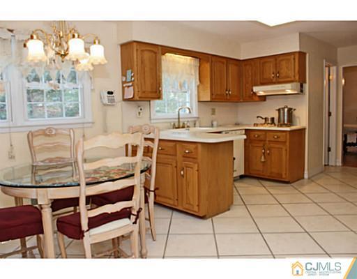 69 Overhill Road East Brunswick, NJ 08816 - Photo 4 of 25 Gallery Image 4