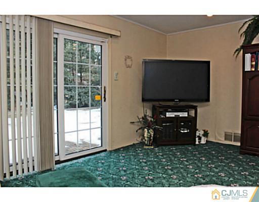 69 Overhill Road East Brunswick, NJ 08816 - Photo 5 of 25 Gallery Image 5