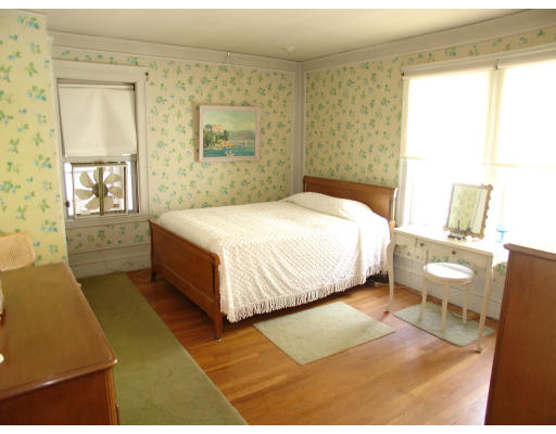 91 Bradford Road Watertown, MA 02472 - Photo 7 of 11