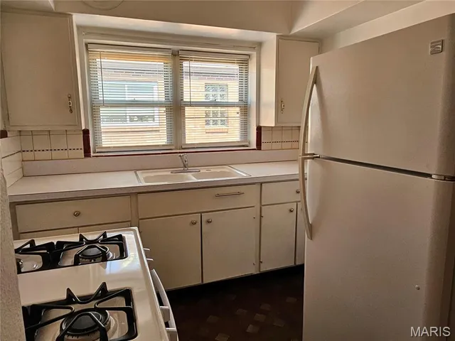 $925 | 5315 Jamieson Avenue, Unit 2N, St. Louis, MO 63109