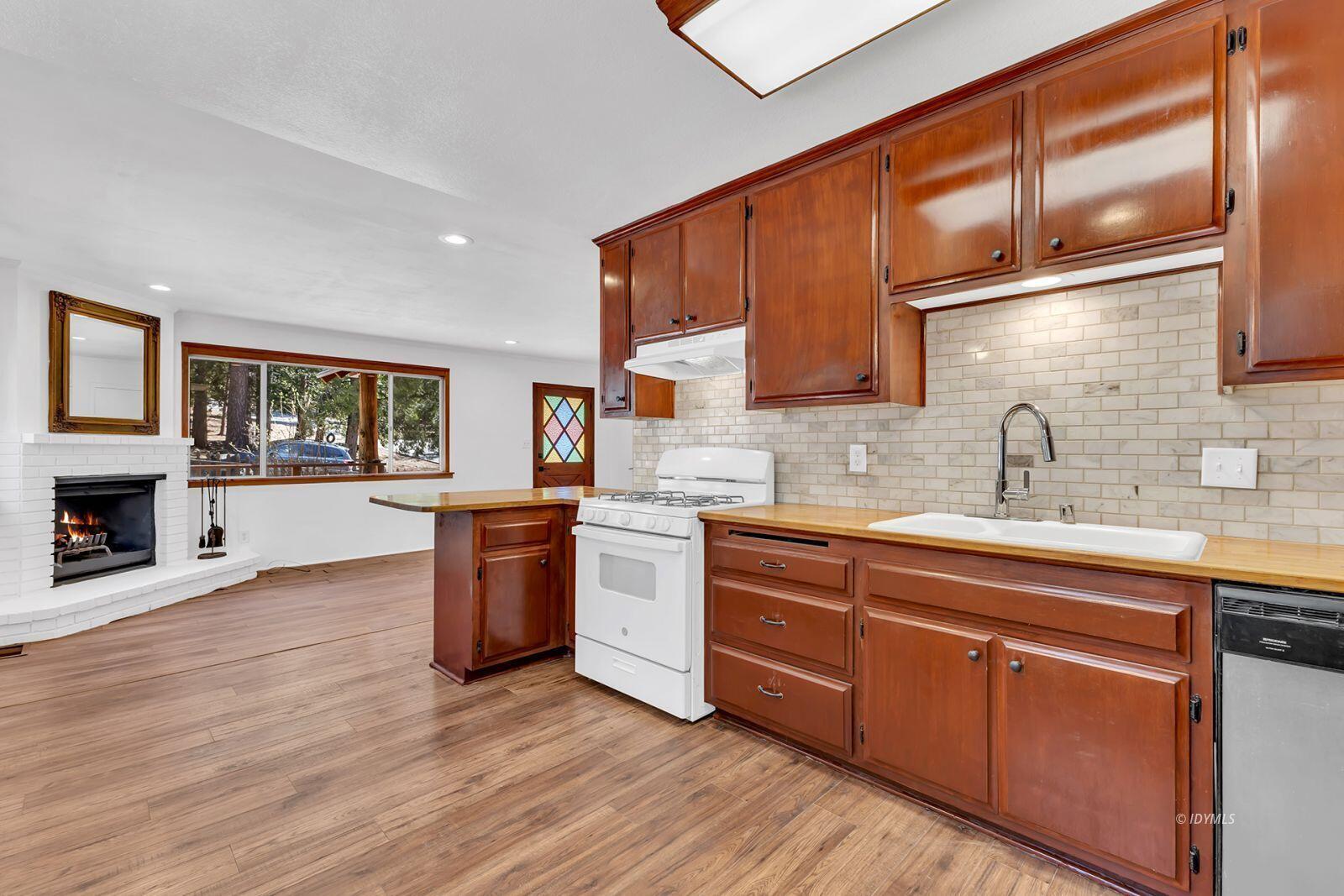 25495 Palomar Road Idyllwild, CA 92549 - Photo 21 of 51 21