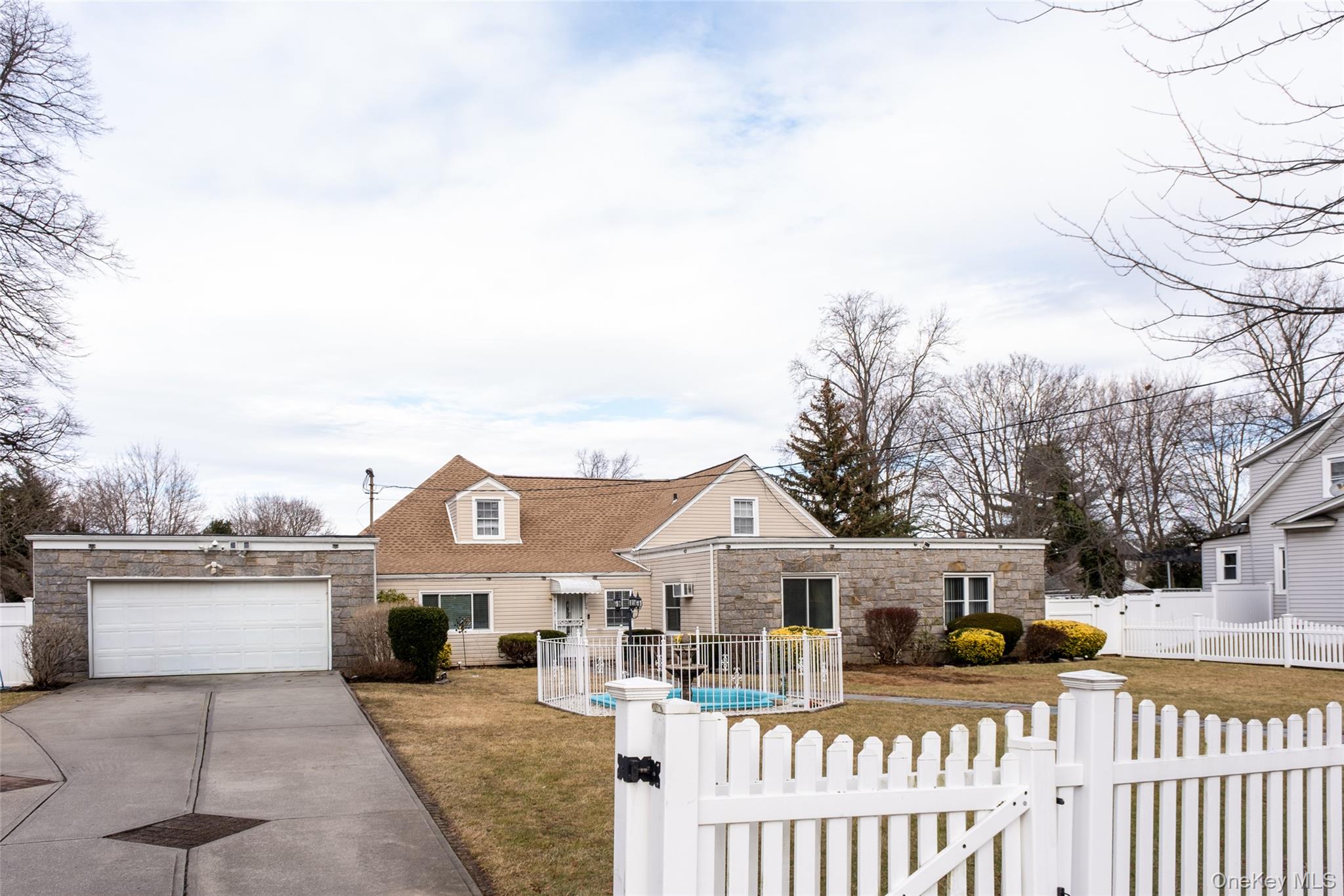 24 Whaley Street Freeport, NY 11520 - Photo 2 of 36