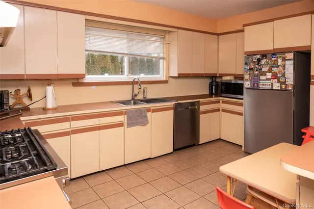 $899,999 | 24 Whaley Street, Freeport, NY 11520