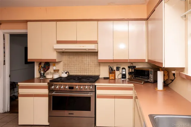 $899,999 | 24 Whaley Street, Freeport, NY 11520