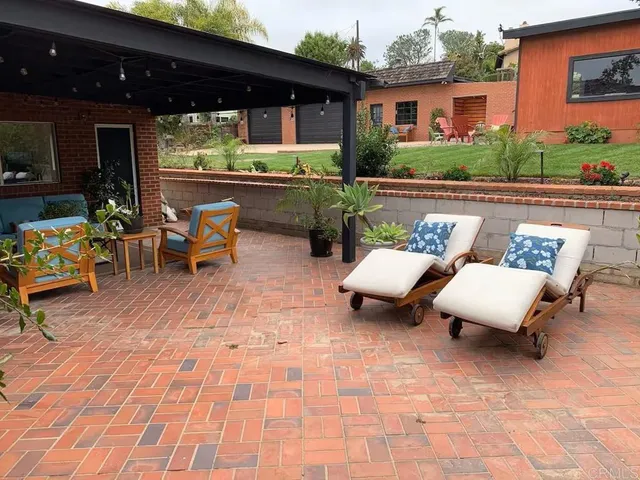 $3,400,000 | 215 North Vulcan Avenue, Encinitas, CA 92024