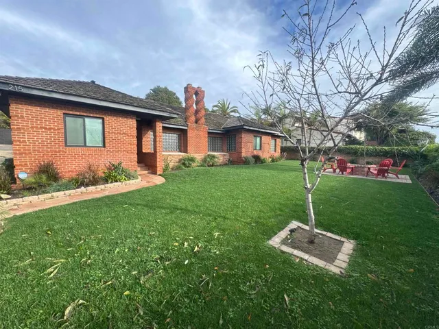 $3,400,000 | 215 North Vulcan Avenue, Encinitas, CA 92024