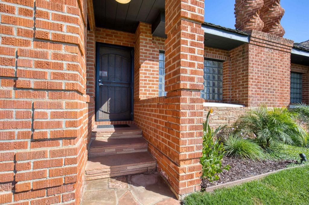215 North Vulcan Avenue Encinitas, CA 92024 - Photo 8 of 37 a view of a pathway with an empty room