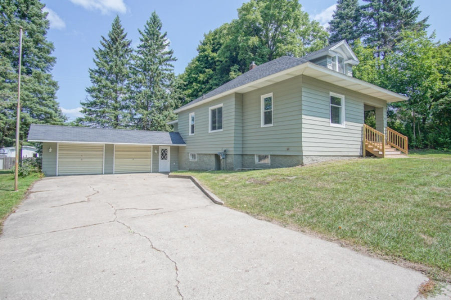 442 West Upton Avenue Reed City, MI 49677 - Photo 3 of 21 DSC06506